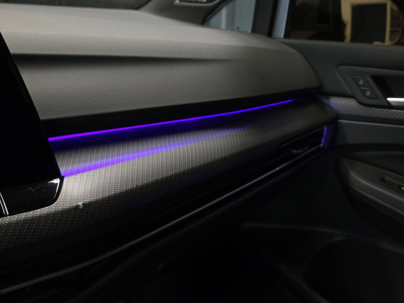 Used 2022 Volkswagen Golf R image 25