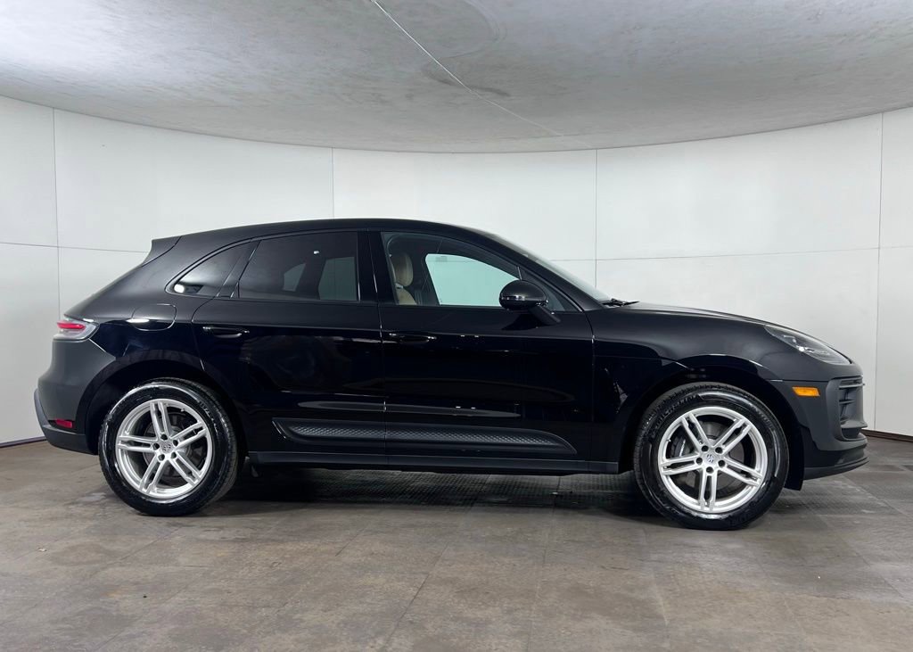 Certified 2025 Porsche Macan image 8