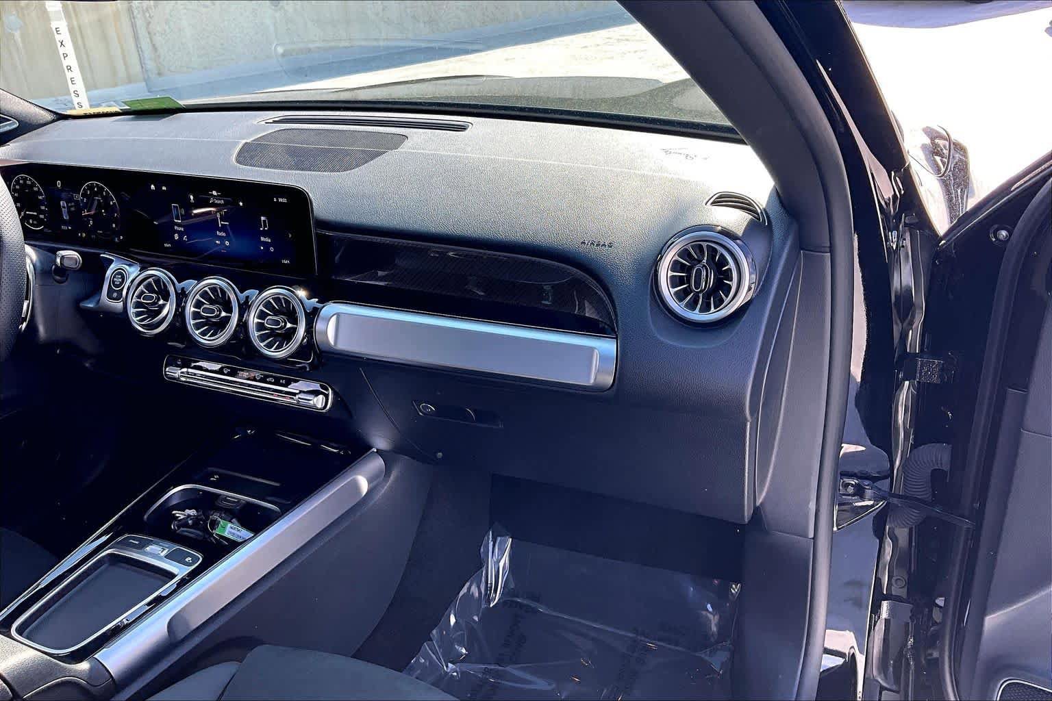 Used 2025 Mercedes-Benz GLB 35 AMG 4MATIC image 19