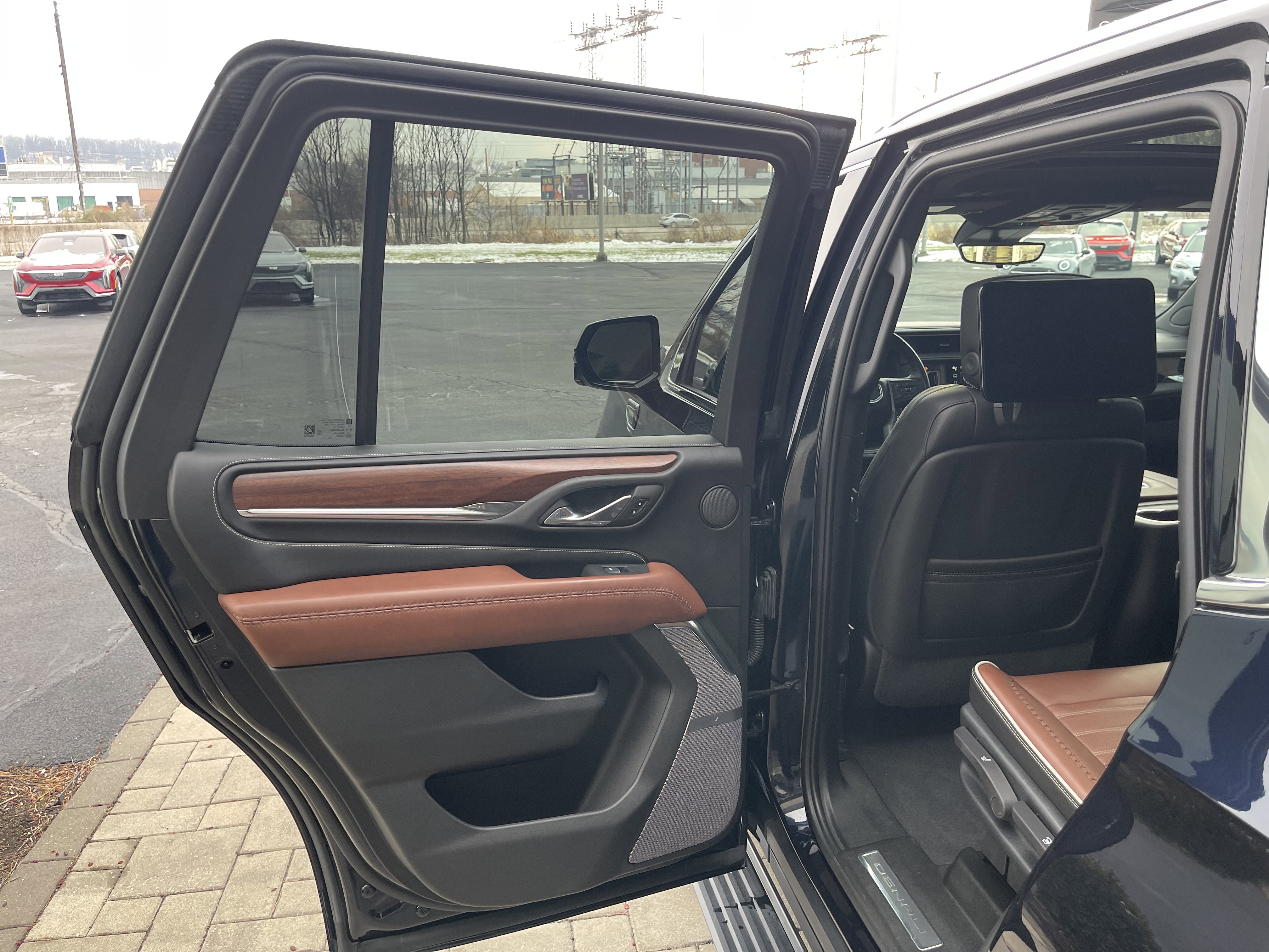 Used 2023 GMC Yukon Denali Ultimate image 21