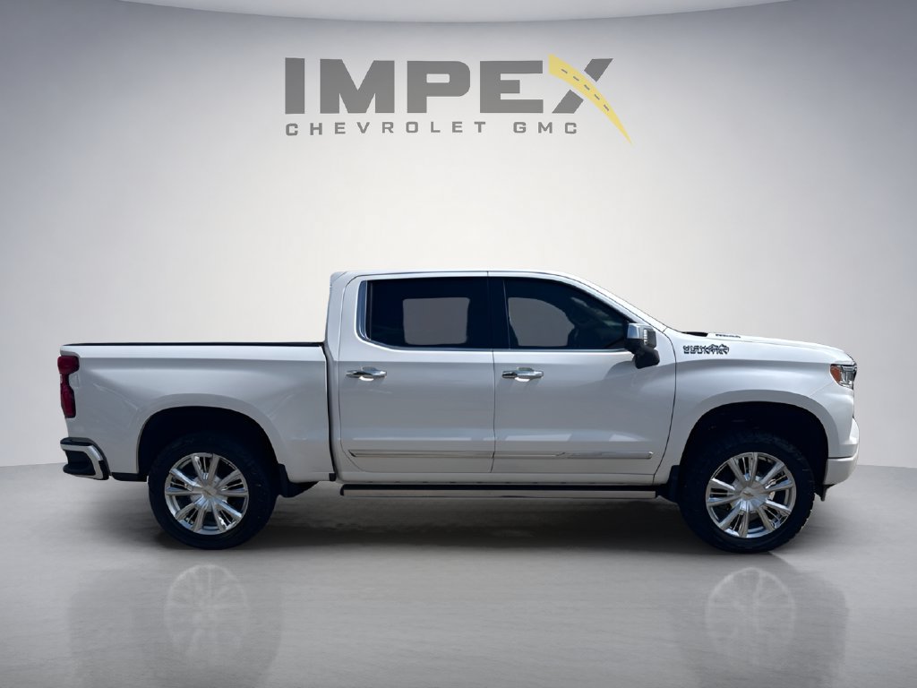Used 2023 Chevrolet Silverado 1500 High Country w/ Technology Package AWD/4WD image 4