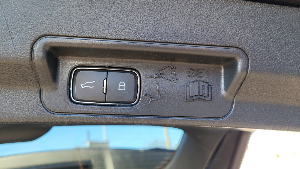Used 2022 Ford Explorer XLT image 11