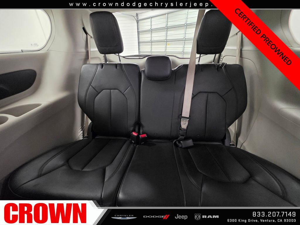 Certified 2020 Chrysler Pacifica Touring-L image 16