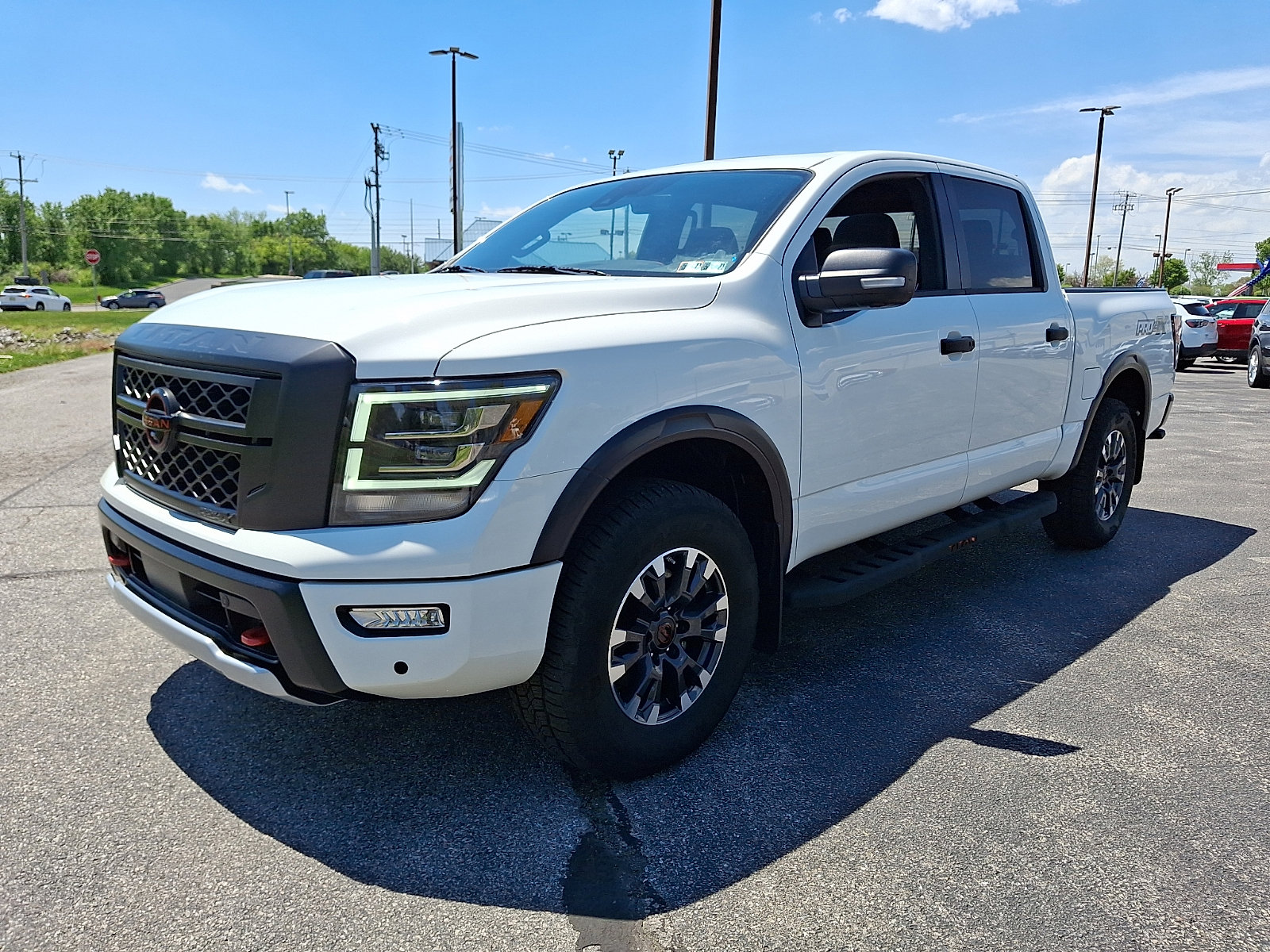 Used 2024 Nissan Titan PRO-4X w/ Pro-4x Convenience Package AWD/4WD image 6