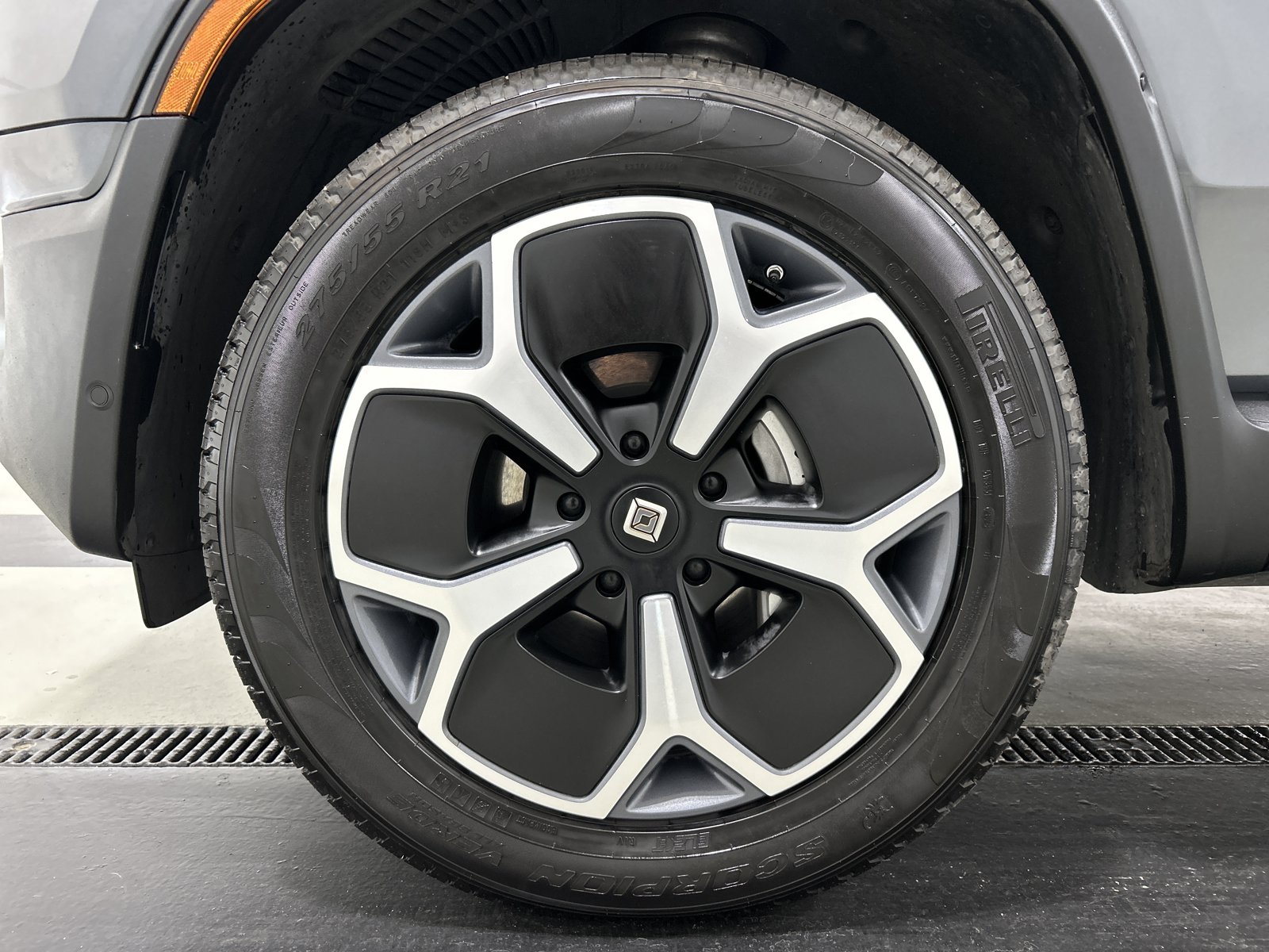 Used 2024 Rivian R1S Adventure AWD/4WD image 9