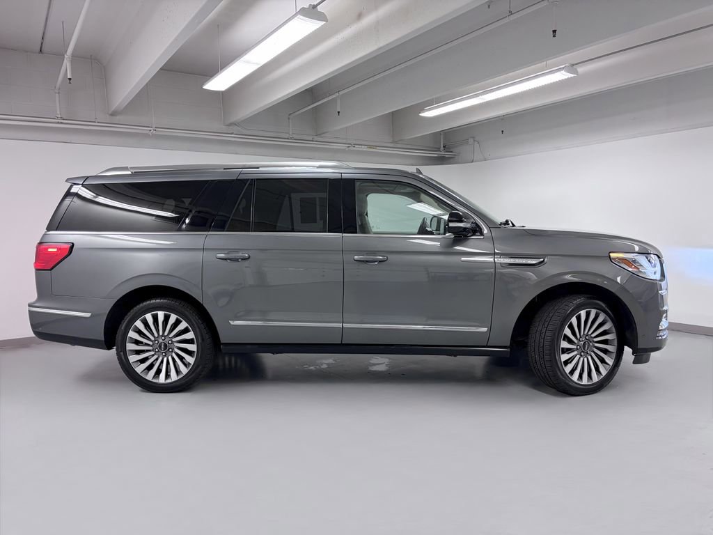 Used 2021 Lincoln Navigator L Reserve w/ Luxury Package AWD/4WD image 6
