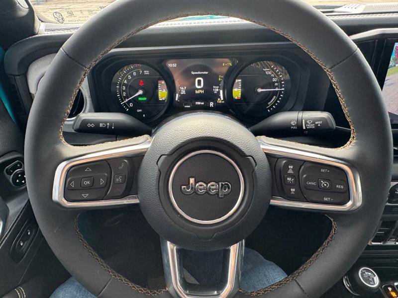 Used 2024 Jeep Wrangler Unlimited Sahara AWD/4WD image 9
