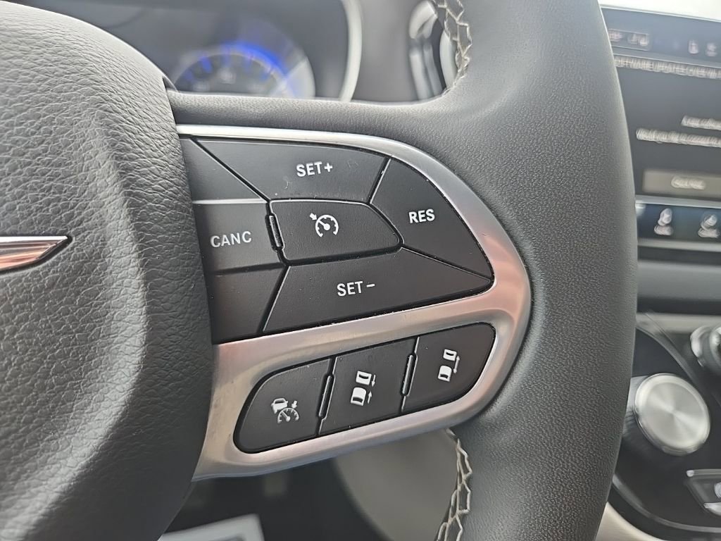 Used 2024 Chrysler Pacifica Touring-L FWD image 36