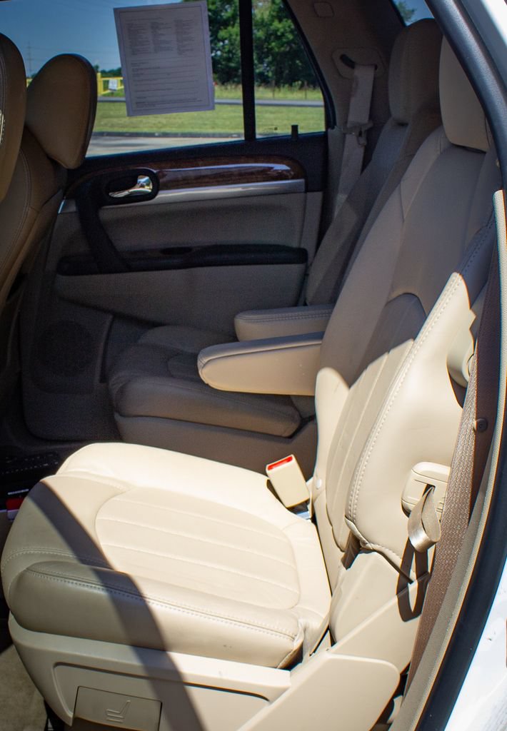 Used 2012 Buick Enclave Leather w/ LPO, Cargo Convenience Pkg FWD image 22