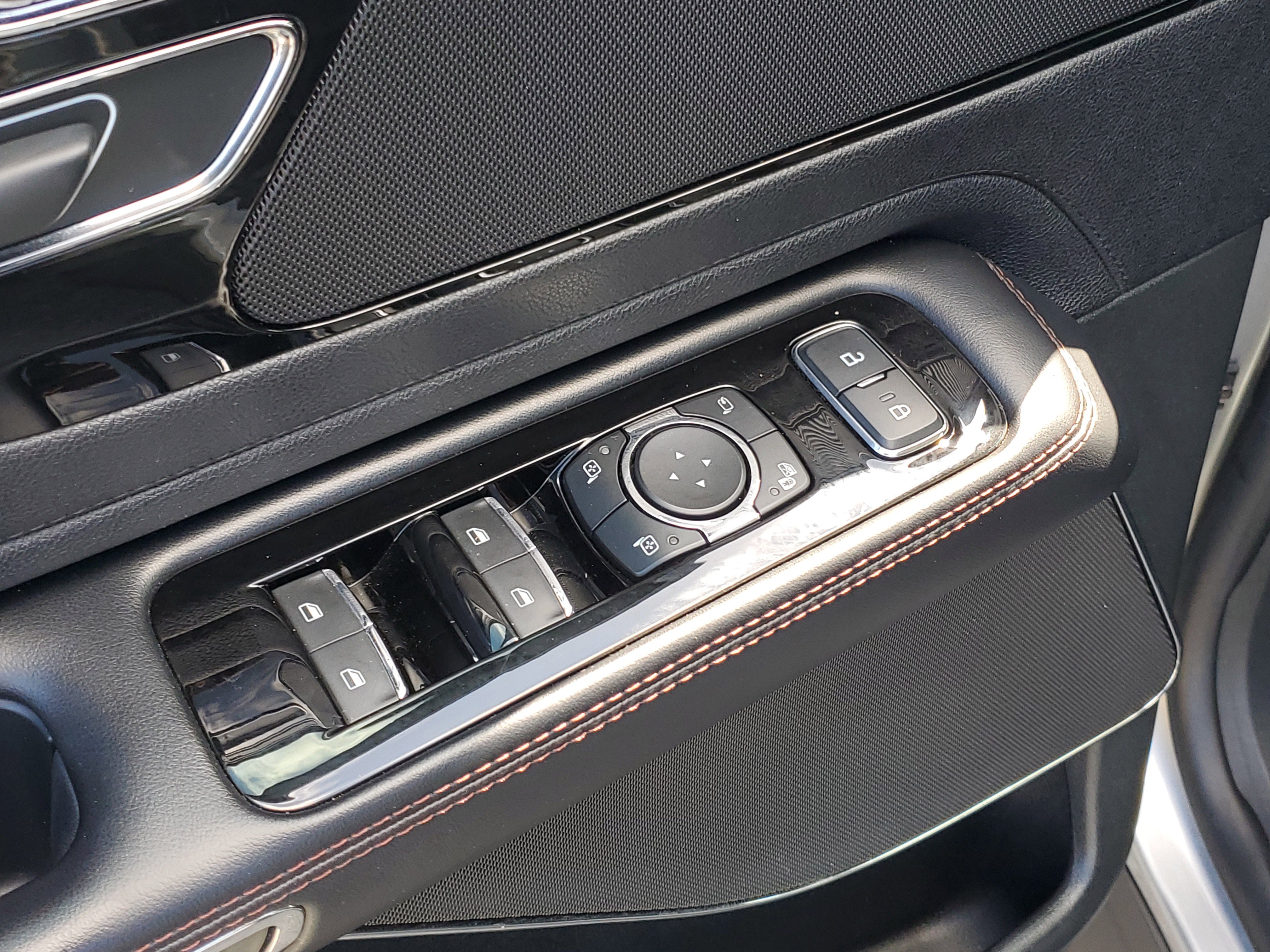 Certified 2020 Lincoln Aviator Reserve image 16