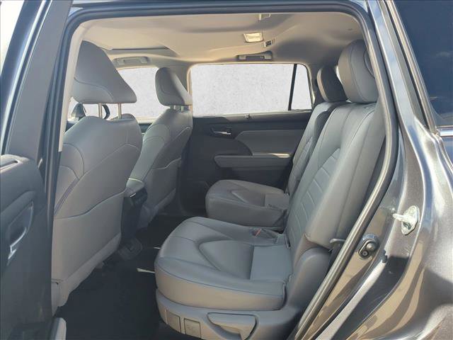 Used 2023 Toyota Highlander XLE image 16