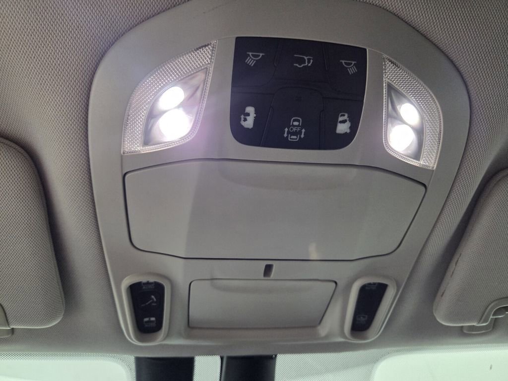 Certified 2018 Chrysler Pacifica Limited w/ Advanced Safetytec Group image 15