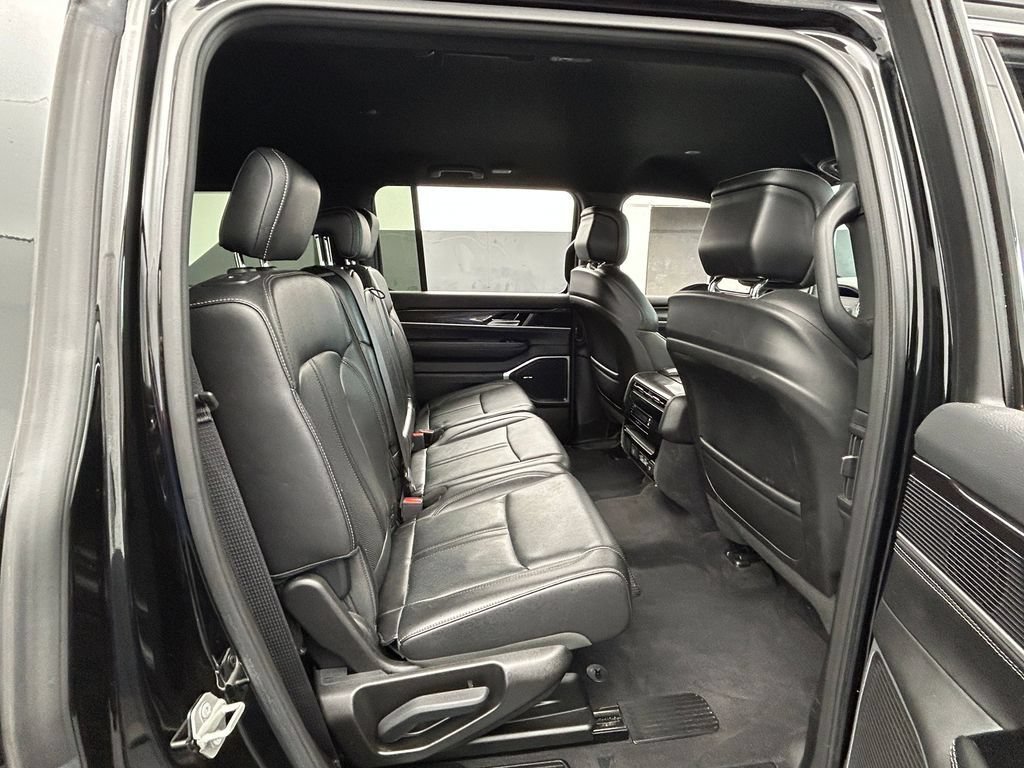 Used 2023 Jeep Wagoneer 4WD image 46