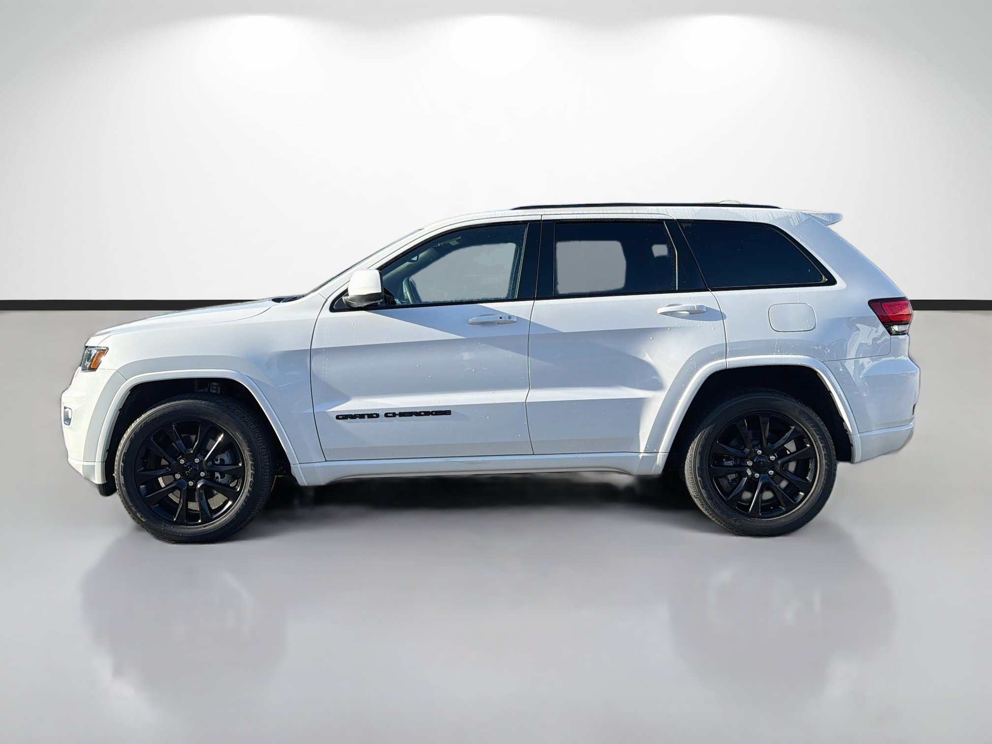 Used 2021 Jeep Grand Cherokee Laredo X AWD/4WD image 6