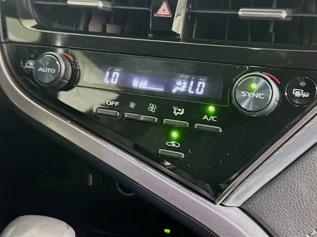 Used 2024 Toyota Camry SE w/ Cold Weather Package FWD image 16