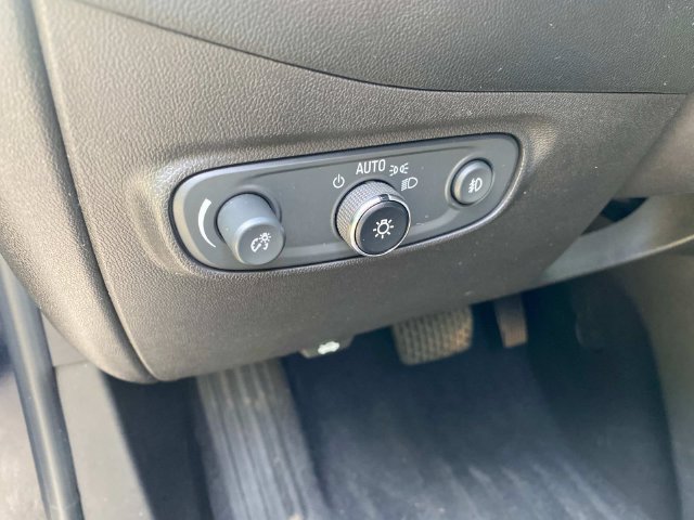 Used 2021 Chevrolet Equinox LT FWD image 16