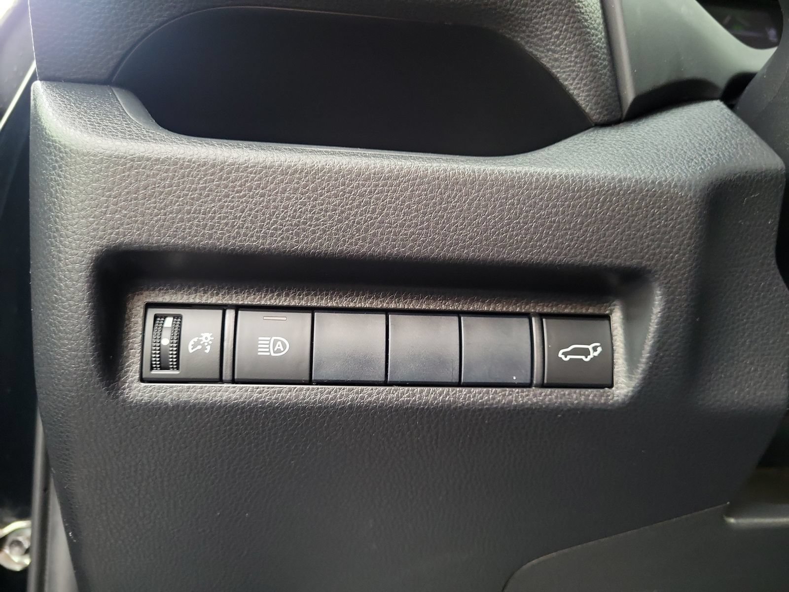 Used 2019 Toyota RAV4 XLE w/ Convenience Package FWD image 14