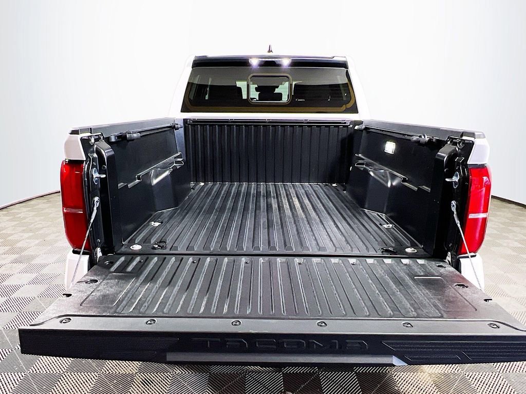 Certified 2025 Toyota Tacoma SR5 AWD/4WD image 22