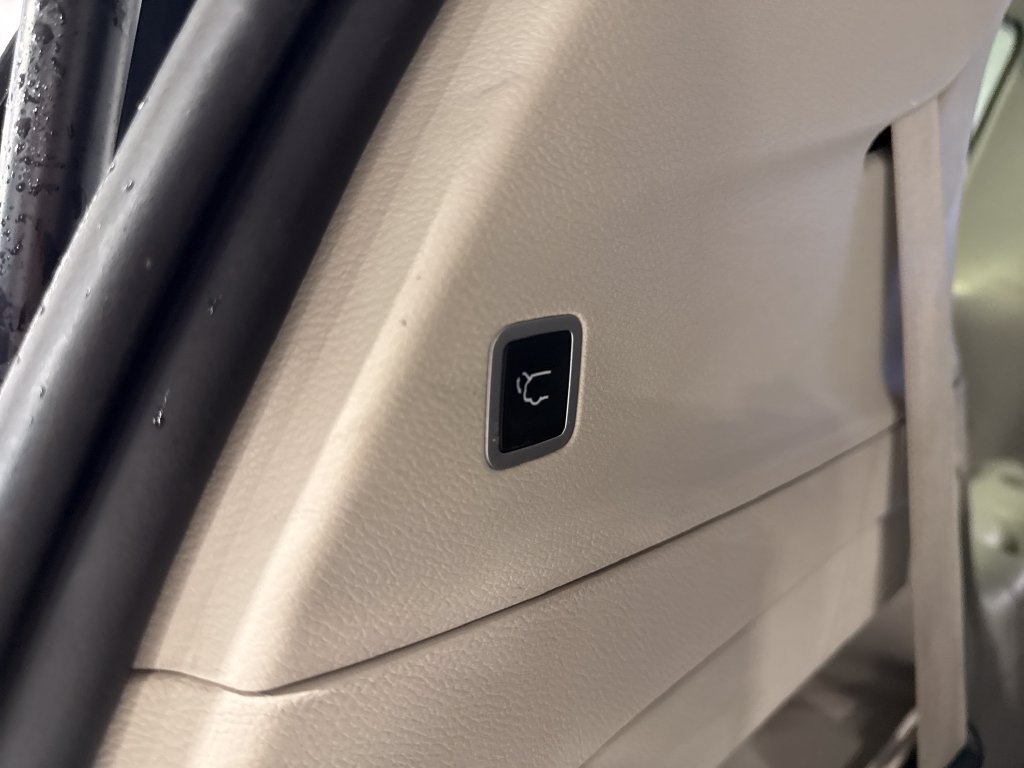 Used 2023 Chrysler Pacifica Touring-L FWD image 44
