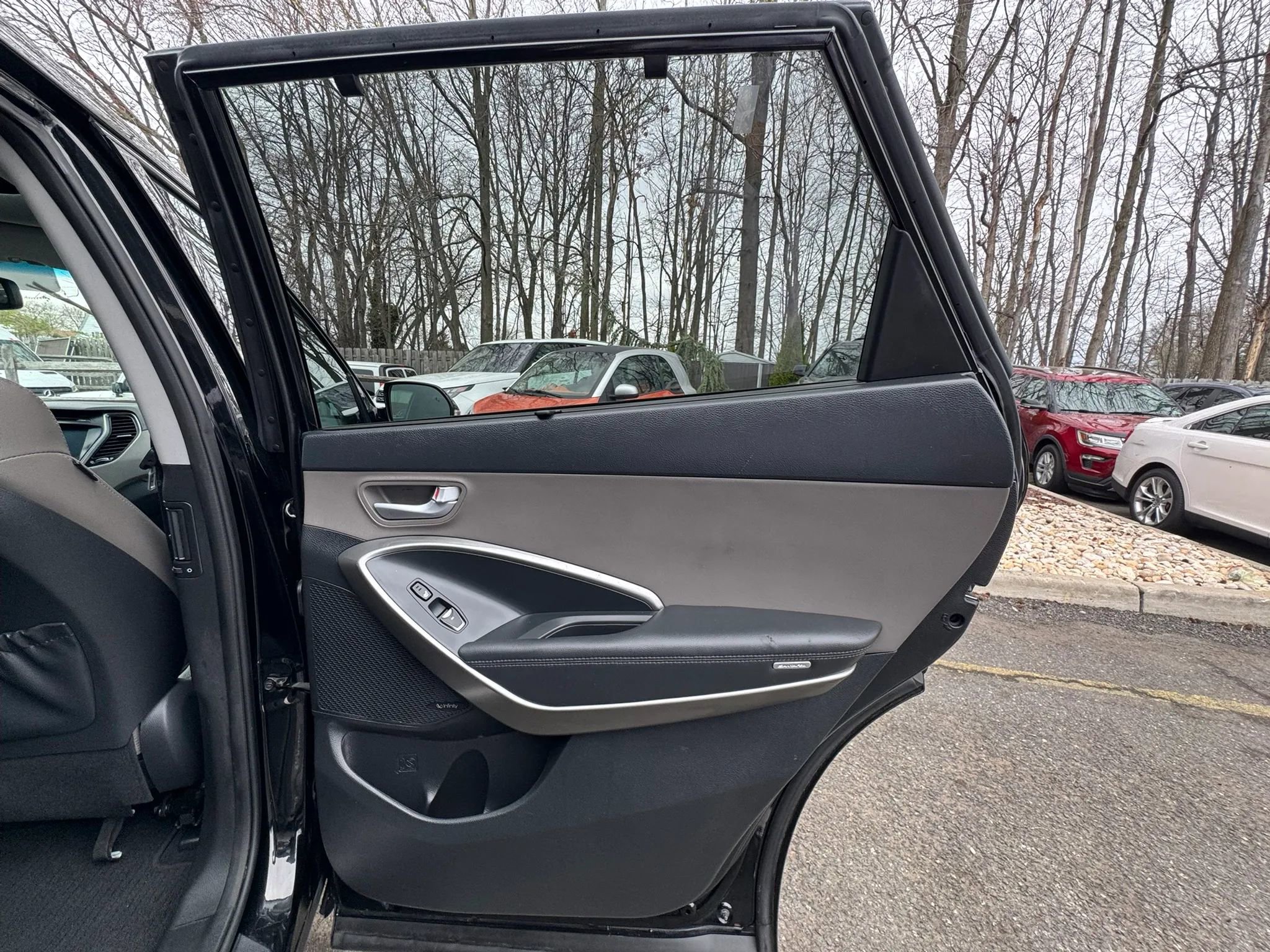 Used 2017 Hyundai Santa Fe AWD image 22