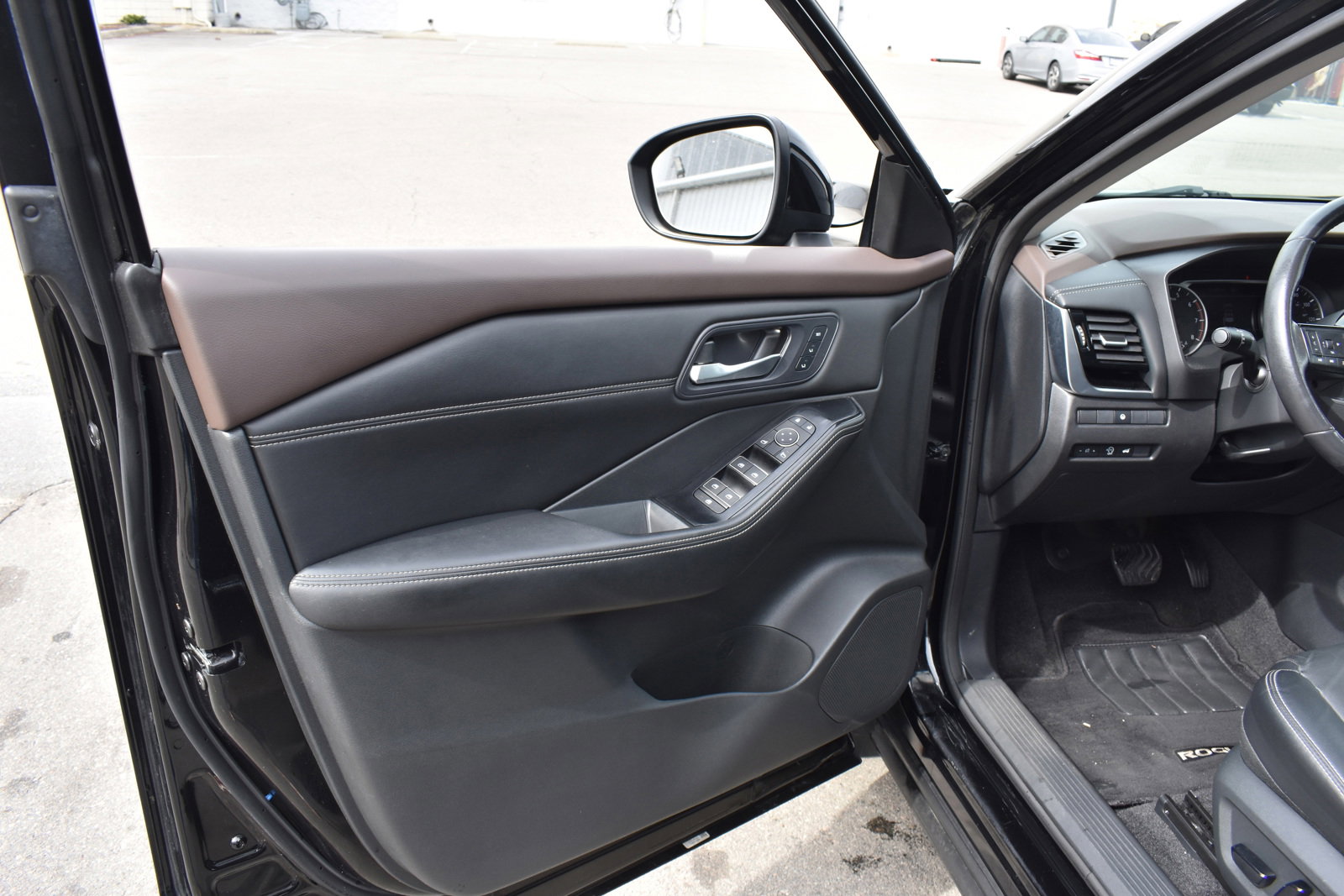 Used 2023 Nissan Rogue SL image 23