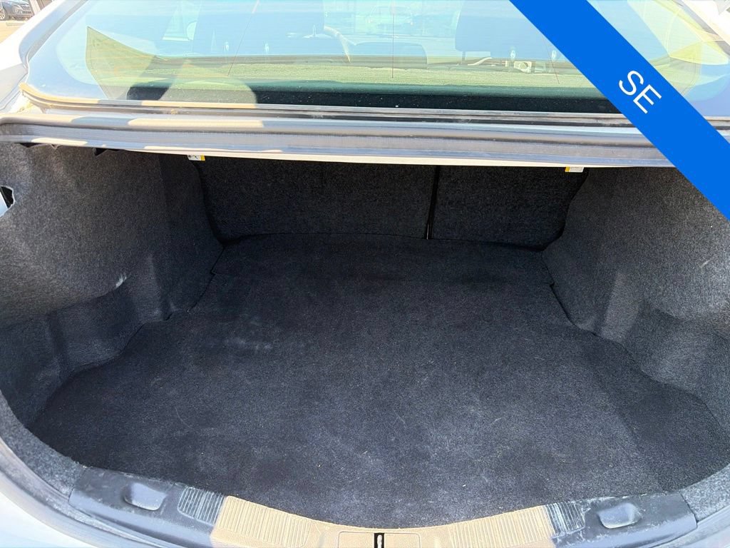 Used 2020 Ford Fusion SE FWD image 11