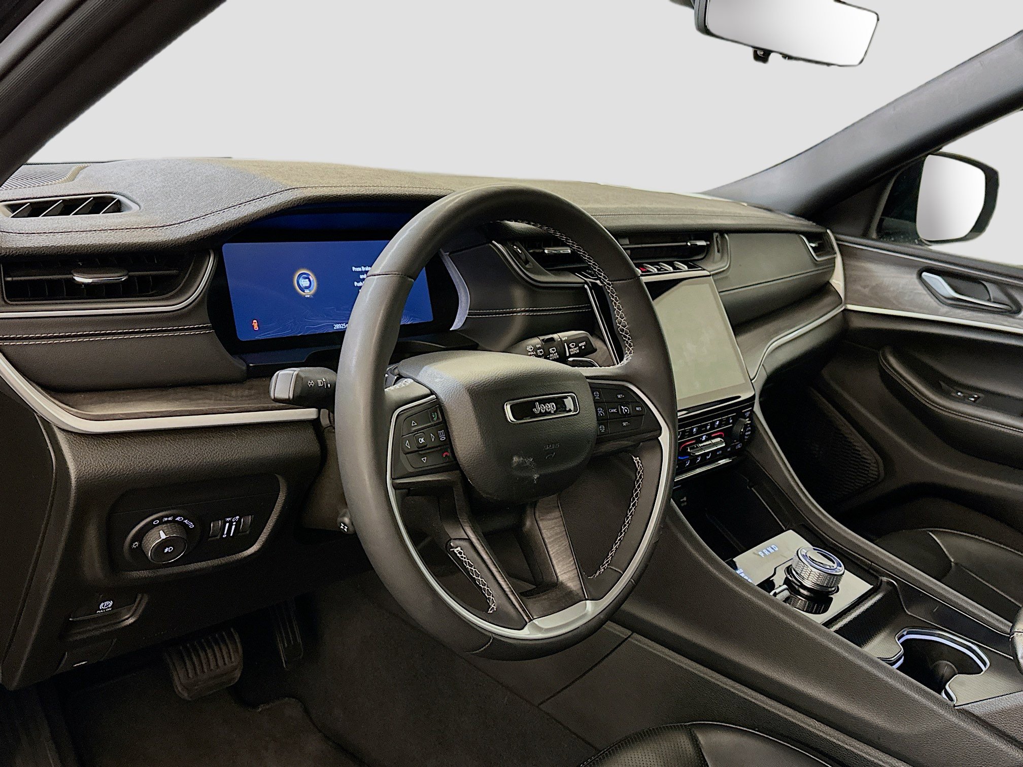 Used 2024 Jeep Grand Cherokee L Limited w/ Luxury Tech Group II image 18