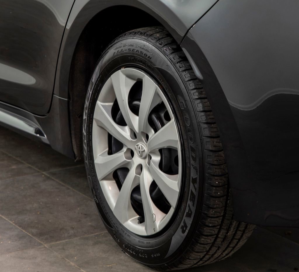 Used 2022 Toyota Corolla LE image 12