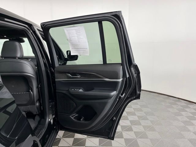 Used 2025 Jeep Grand Cherokee Limited AWD/4WD image 45