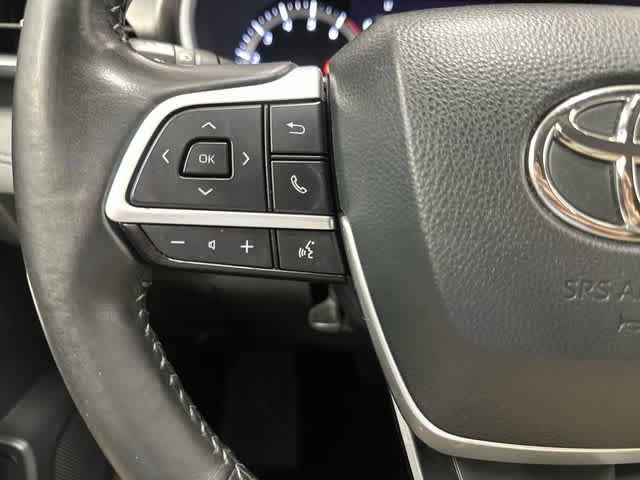 Used 2023 Toyota Highlander XLE FWD image 17