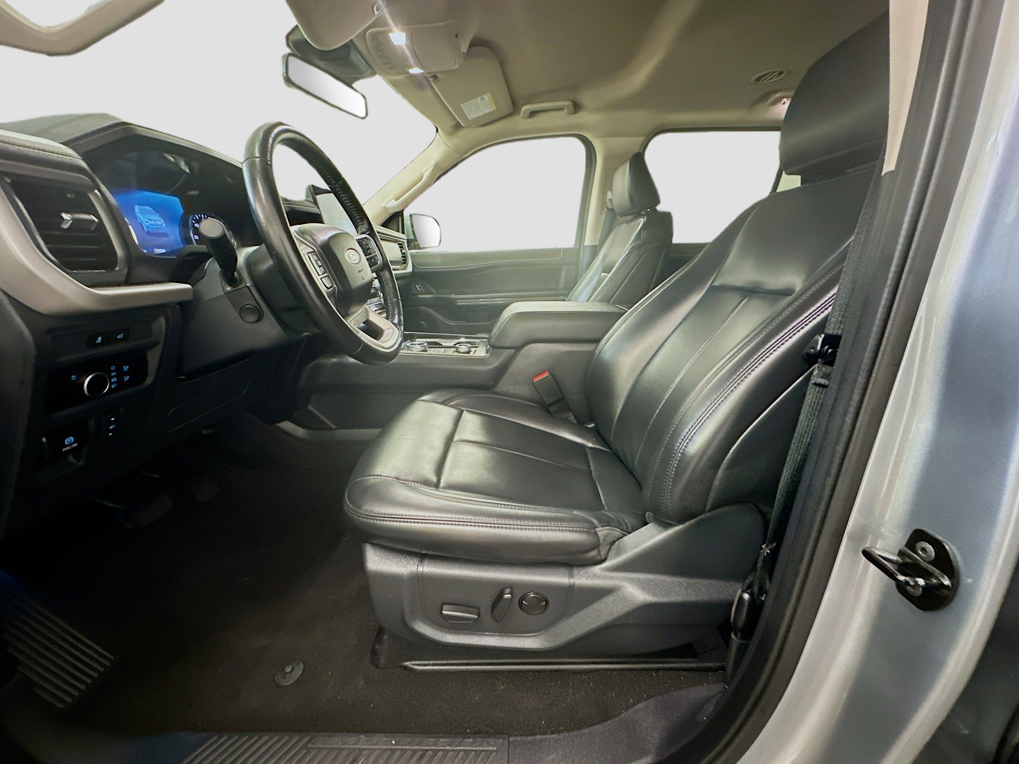 Used 2024 Ford Expedition XLT AWD/4WD image 13