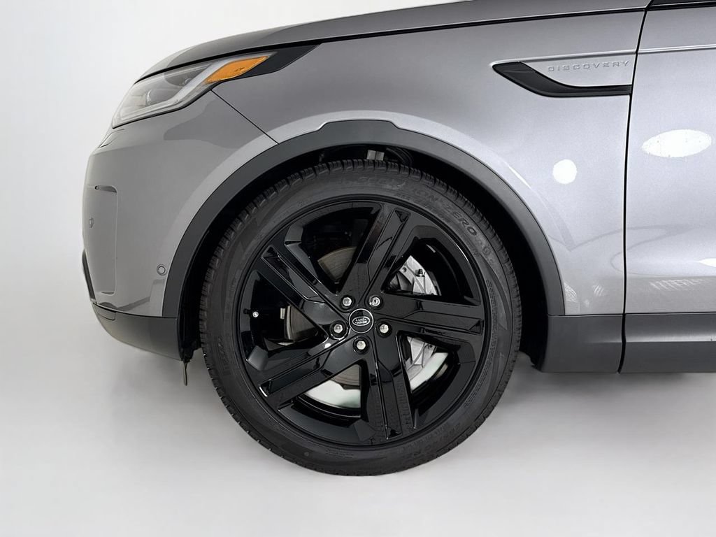 Used 2024 Land Rover Discovery S AWD/4WD image 25