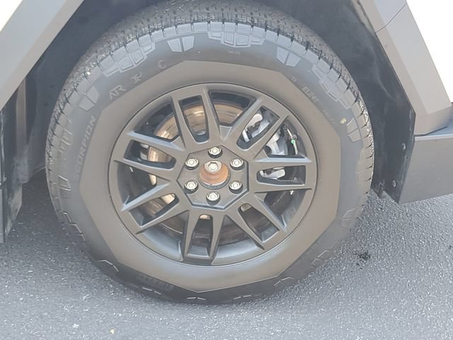 Used 2025 Tesla Cybertruck AWD Crew Cab image 31