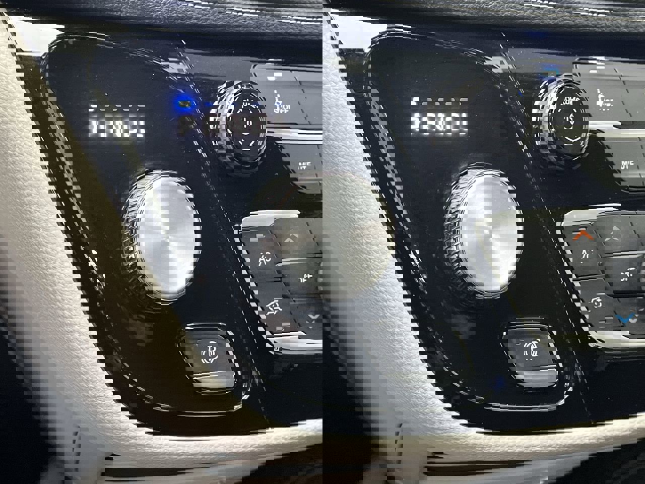 Used 2023 Chrysler Pacifica Touring-L image 25