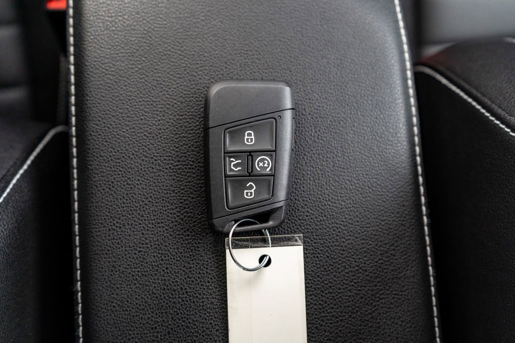 Used 2024 Volkswagen Jetta SE image 31