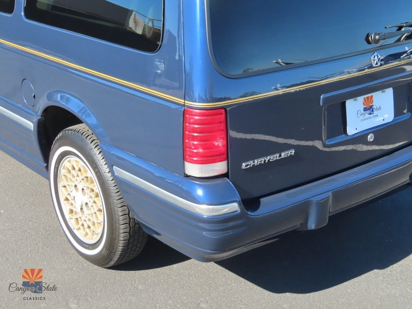 Used 1995 Chrysler Town & Country image 16