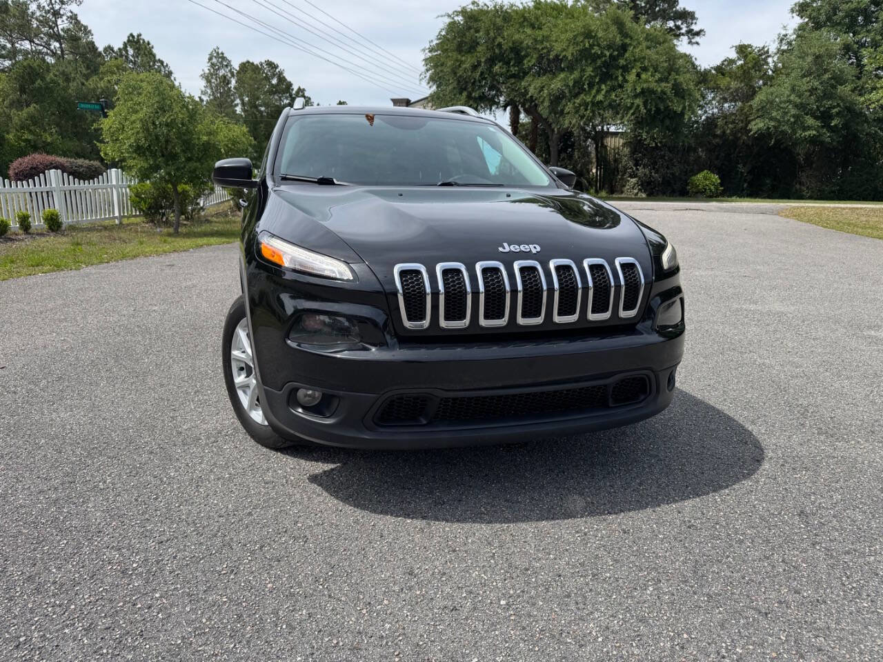 Used 2017 Jeep Cherokee Latitude w/ Comfort/Convenience Group FWD image 37