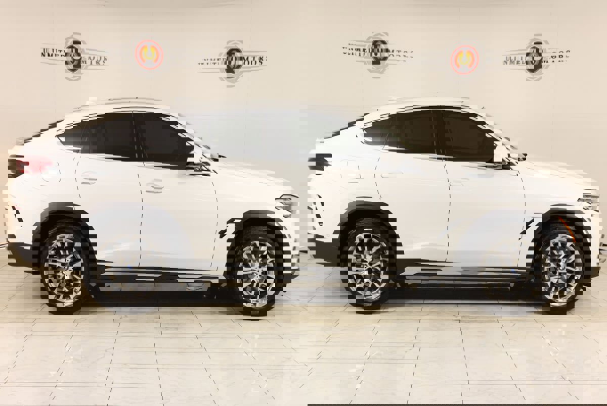 Used 2023 BMW X6 xDrive40i w/ Premium Package image 2