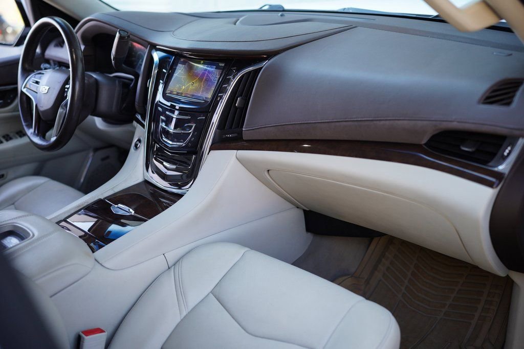 Used 2016 Cadillac Escalade Luxury image 22
