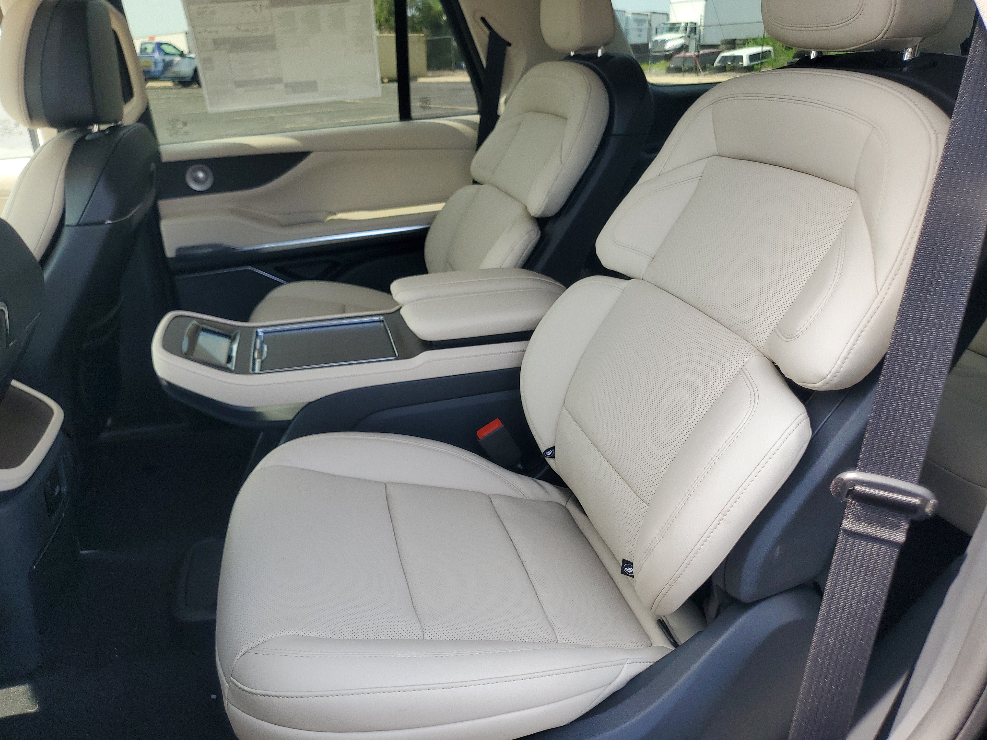 New 2027 Lincoln Navigator Reserve w/ Jet Appearance Package AWD/4WD image 30
