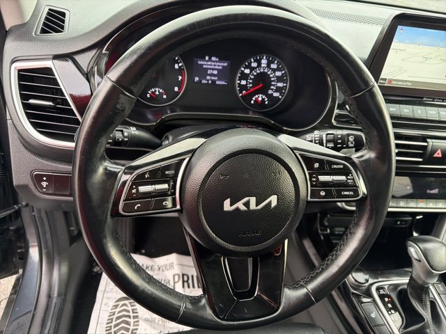 Used 2022 Kia Seltos EX image 11