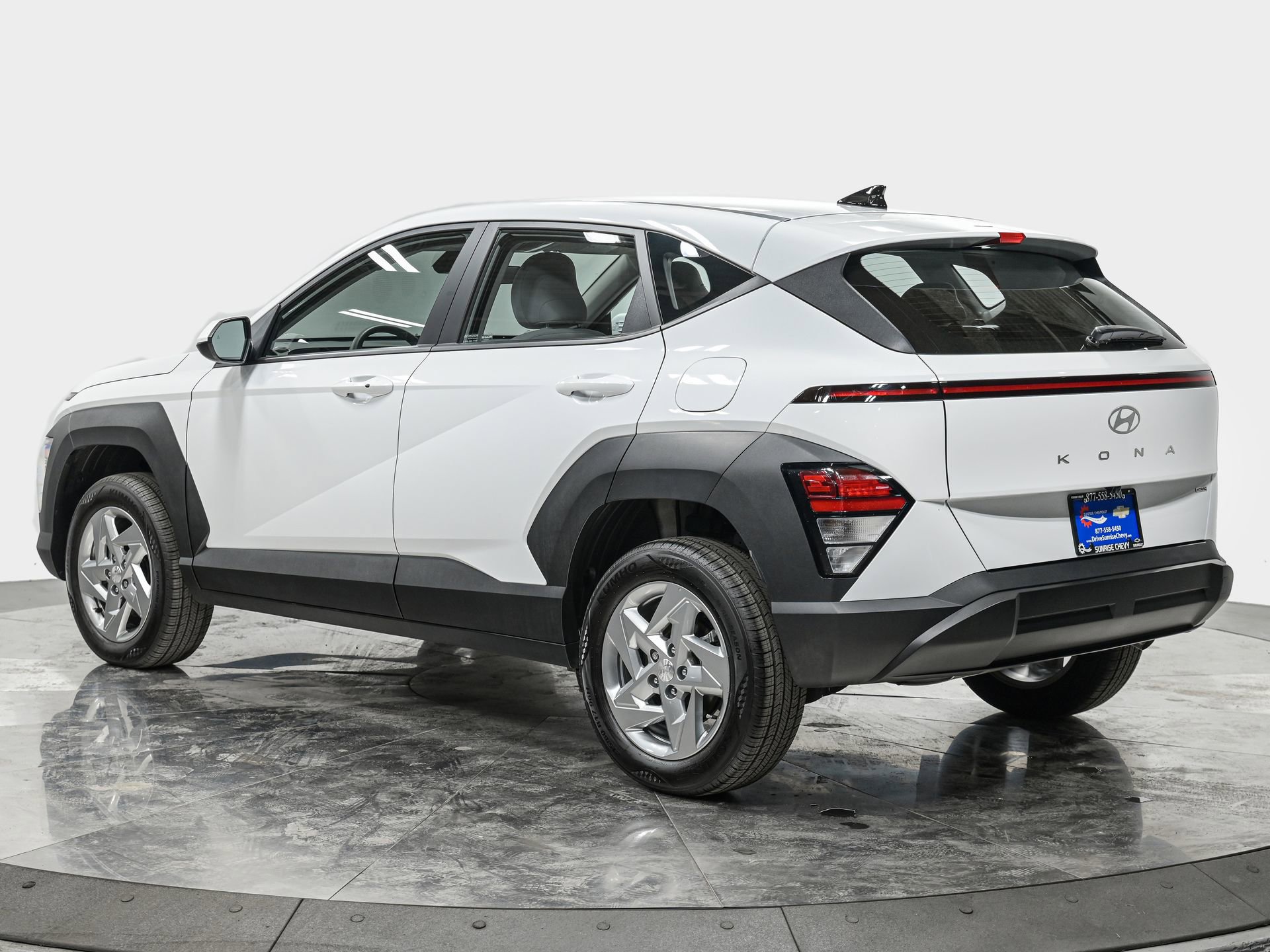 Used 2025 Hyundai Kona SE image 4