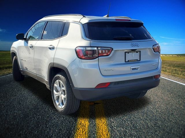 Certified 2024 Jeep Compass Latitude image 2