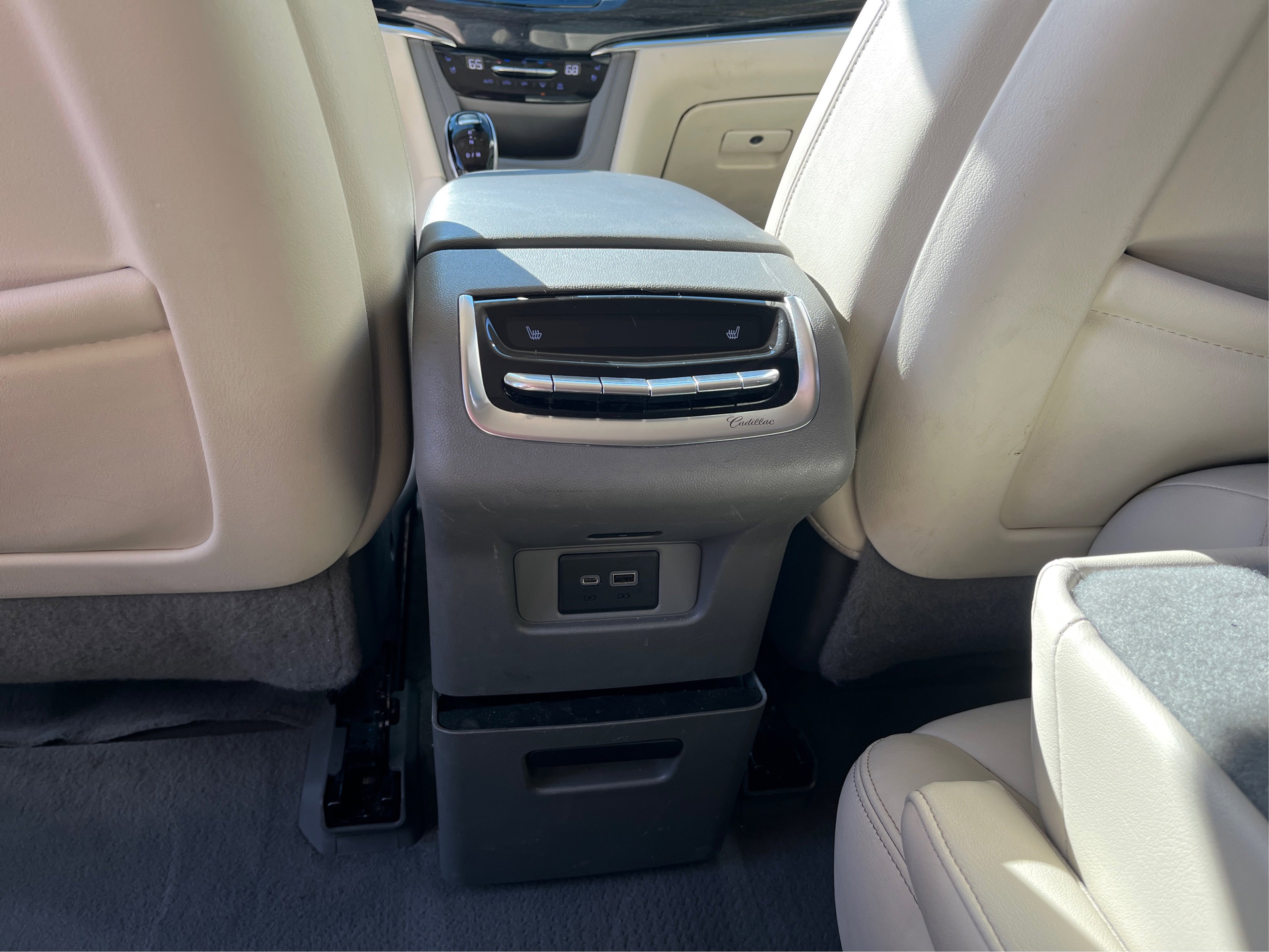 Used 2022 Cadillac XT6 Premium Luxury w/ Technology Package AWD/4WD image 18