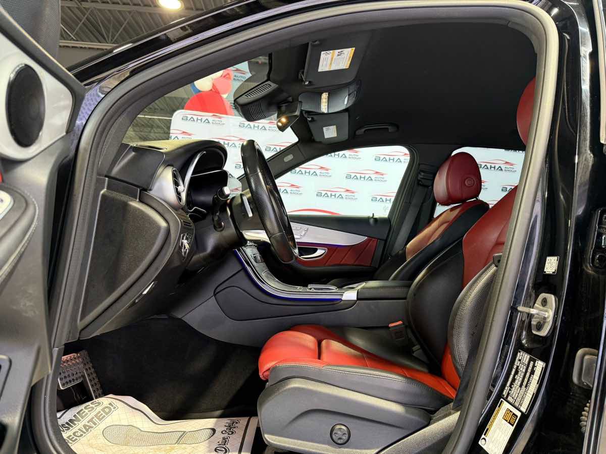 Used 2022 Mercedes-Benz GLC 300 4MATIC w/ AMG Line image 19