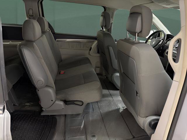 Used 2010 Volkswagen Routan S image 16