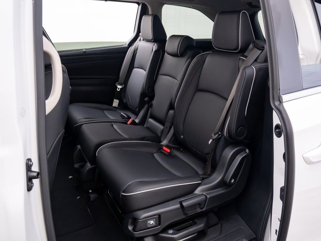New 2026 Honda Odyssey Touring image 17