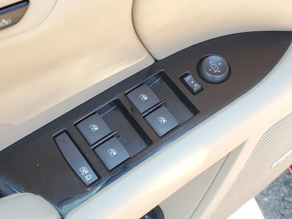 Used 2013 Cadillac XTS Luxury FWD image 21