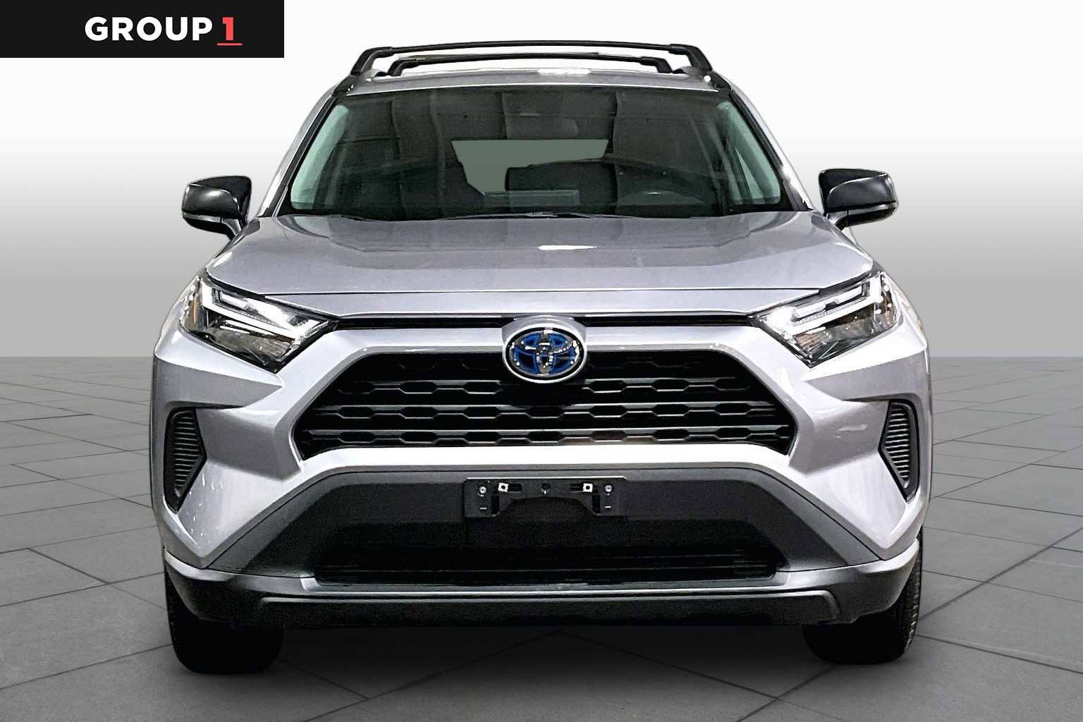 Used 2024 Toyota RAV4 LE AWD/4WD image 4