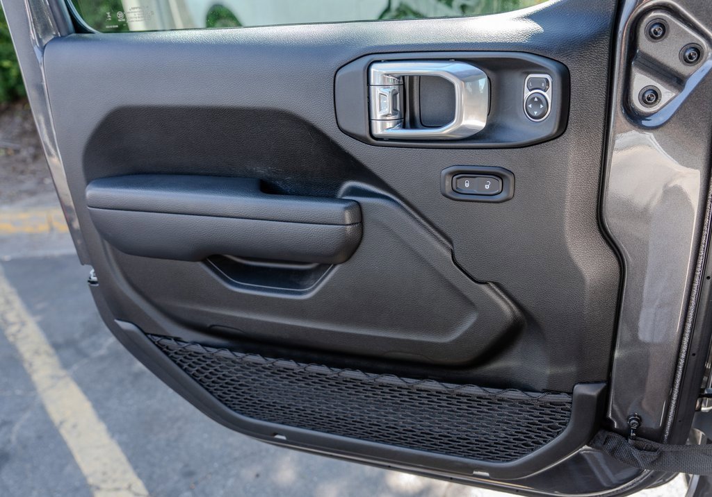 Used 2025 Jeep Gladiator Sport image 15